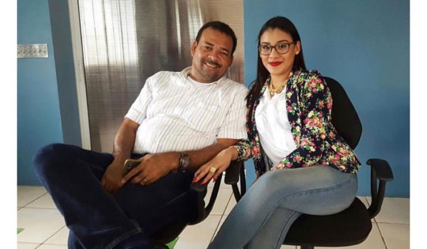 Dictadura somete al destierro a viuda e hija del fallecido periodista Sergio León
