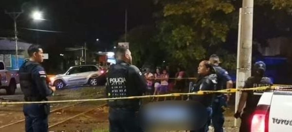 Balean a adulta mayor nicaragüense en Costa Rica