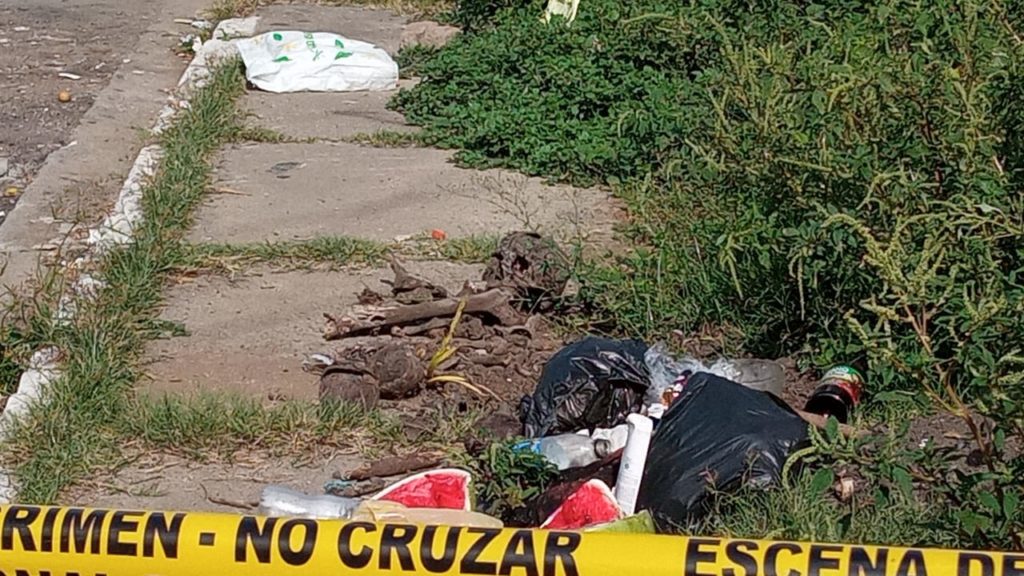 La ´policía acordonó el sitio donde se dio el hallazgo de una osamenta. LA PRENSA/ Cortesía