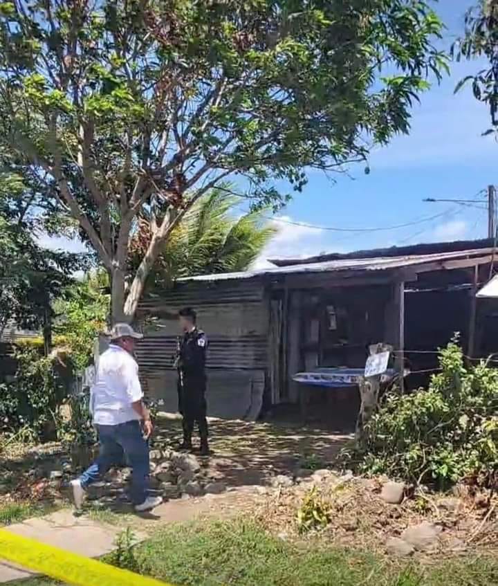 Esta es la casa donde fue asesinada y enterrada por sus victimario María Isabel Hernández,, de 66 años. LA PRENSA/ Cortesía. 