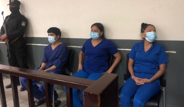 32 y 50 años de prisión pide la Fiscalía para una madre y sus dos hijos por parricidio en Managua
