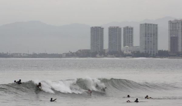 Se forma el huracán Jova en el Pacífico mexicano y causa lluvias en el occidente del país