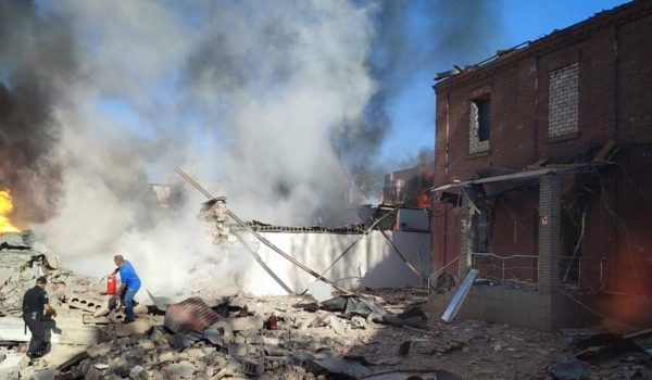 Al menos un muerto y 25 heridos en un ataque con misil ruso contra la ciudad de Zelenski
