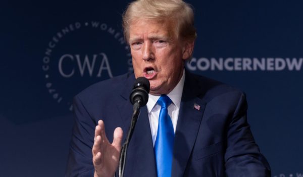 Trump insinúa que el resto de aspirantes presidenciales solo buscan trabajo en el Gobierno