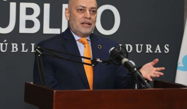 Exfiscal hondureño señalado de corrupción huye a Nicaragua