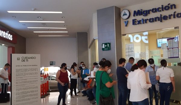 Ucraniana huye de Nicaragua por amenazas tras criticar invasión rusa