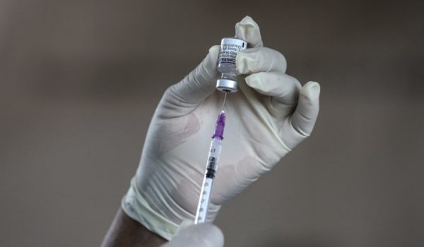 EE.UU. autoriza vacunas de Moderna y Pfizer contra las nuevas variantes de la covid