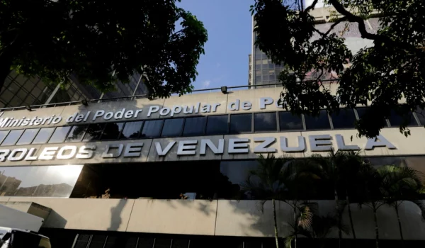 EEUU y Venezuela en conversaciones para nuevas exenciones a sanciones petroleras
