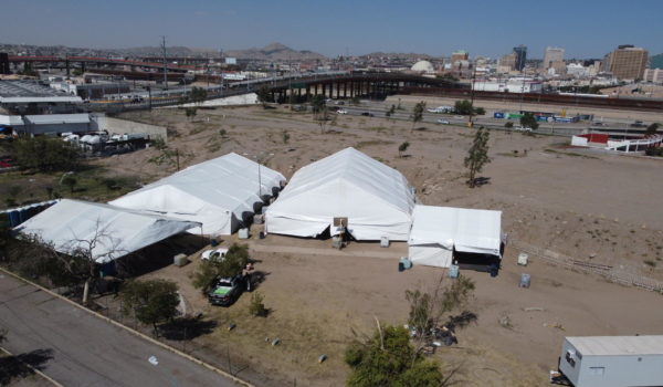 Gobierno de México abre albergue junto al sitio donde murieron 40 migrantes por incendio