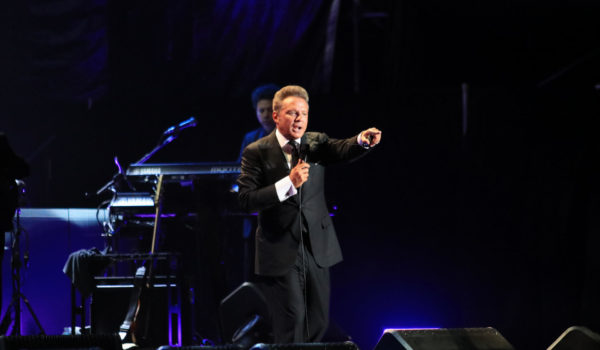 Luis Miguel adelanta el inicio de su gira en 2024, que abrirá el 17 de enero en Santo Domingo