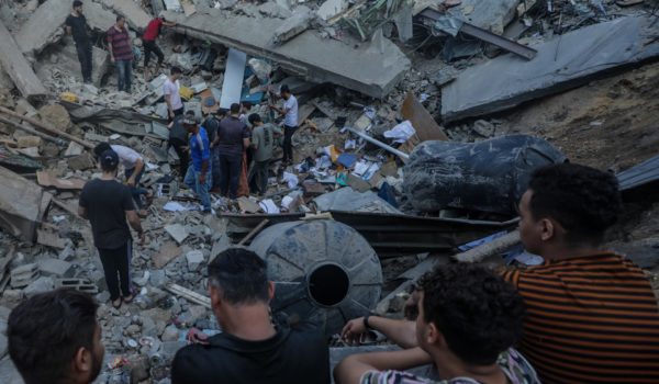 Hamás denuncia que bombardeo israelí contra una iglesia en Gaza deja al menos 16 muertos