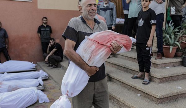 Suben a 7.326 muertos y 18.967 heridos las víctimas por los ataques israelíes en Gaza