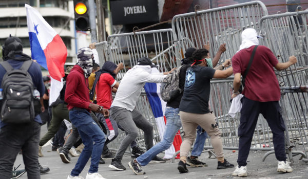 Protestas antiminería no dan tregua en Panamá, mientras el presidente llama a la «cordura»