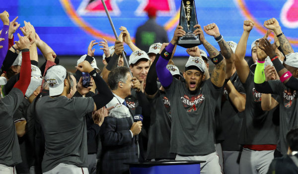 Arizona aparta del camino a los Filis y avanza a la Serie Mundial