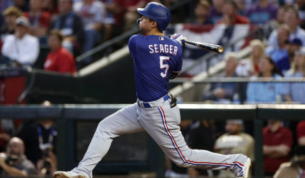 Rangers triunfan en Arizona y se van al frente en la Serie Mundial