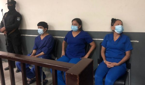 Madre e hijos sentenciados a largas condenas por parricidio