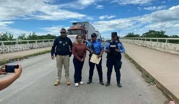 Nicaragua entrega a Honduras a sospechosa de encargar crimen de joven nica y su recién nacido