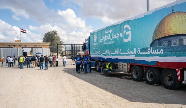 Entra un tercer convoy de veinte camiones de ayuda humanitaria desde Egipto a Gaza