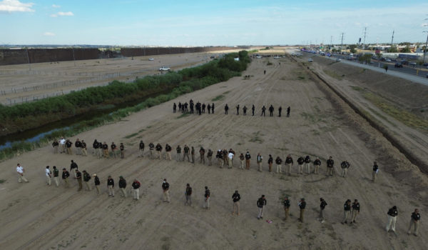 Un operativo en el norte de México orilla a 2.000 migrantes al fronterizo río Bravo