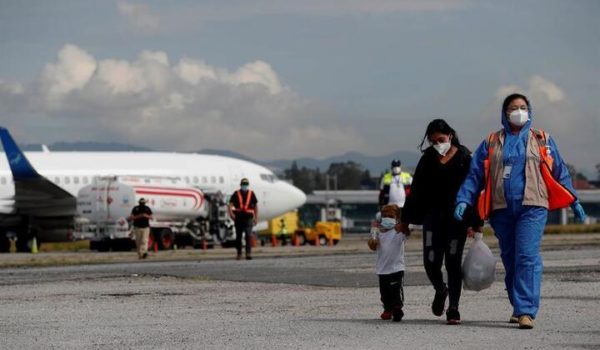 EE.UU. reanudará los vuelos de deportación a Venezuela para disuadir la migración