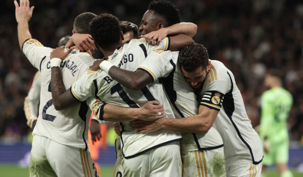 El Real Madrid vapulea al Valencia y aumenta su presión sobre el Girona