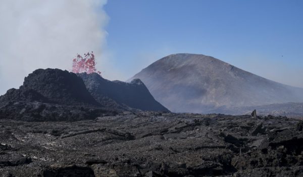 Continúa la actividad sísmica en Islandia, mientras aumentan niveles de dióxido de azufre