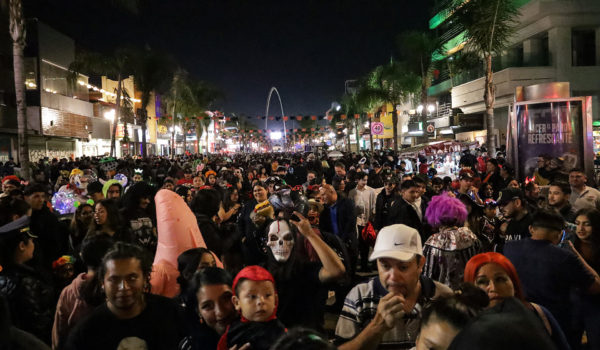 La frontera norte de México celebra un día atrapada entre el Halloween y Día de Muertos