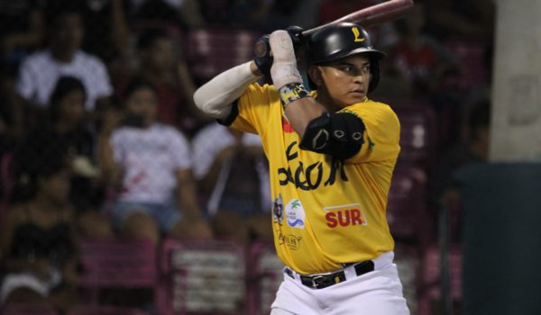 Leones y Gigantes sobreviven en duelos que se fueron a extrainnings en la Liga Profesional
