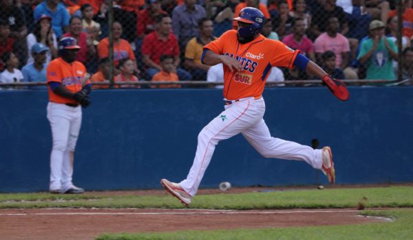 Los Gigantes aprovechan vacilaciones defensivas de los Leones y siguen invictos