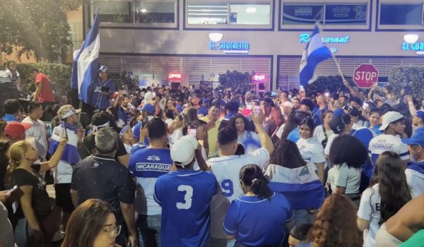 Fiesta y caravana de nicaragüenses en Miami por coronación de Sheynnis Palacios