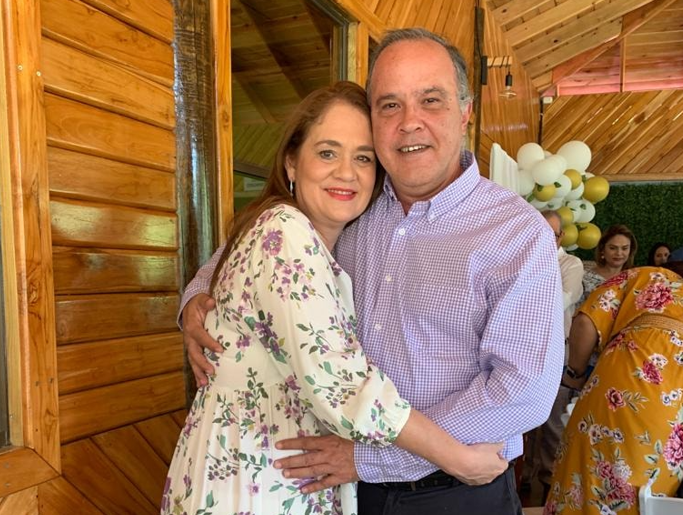 Martín Argüello, Karen Celebertti