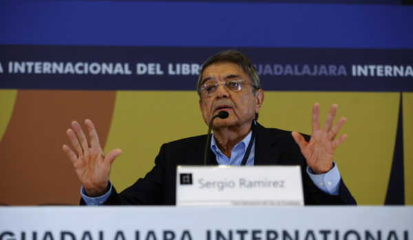 El escritor Sergio Ramírez afirma que «Centroamérica es cada vez más antidemocrática»