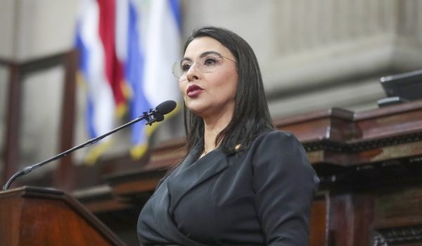 Estados Unidos le retira el visado a la presidenta del Congreso de Guatemala