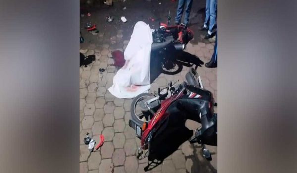 Encontronazo frontal de motos deja dos jóvenes muertos en El Viejo