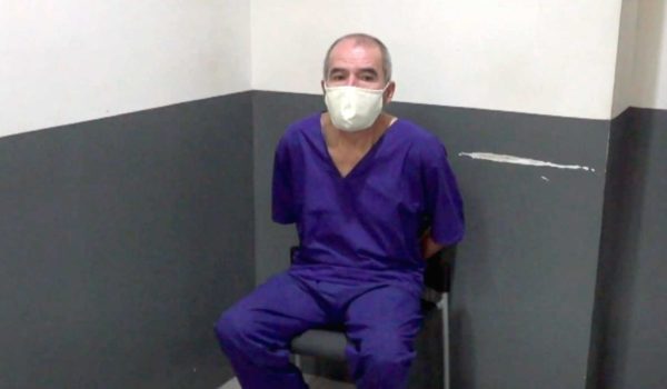 Acusado de matar a tía por 50 dólares esperará juicio en la cárcel