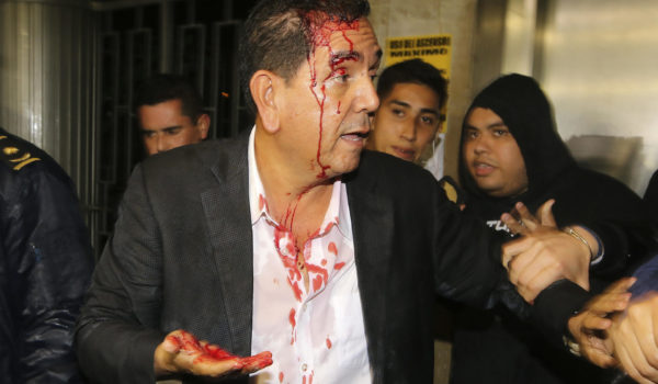 Varios lesionados por incidentes violentos en el Parlamento de Honduras