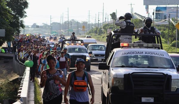Migrantes haitianos, nicaragüense y venezolanos  salen desde México para unirse a la caravana más numerosa del año