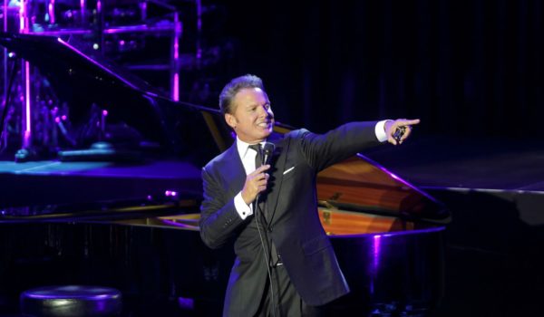 Luis Miguel pospone conciertos de fin de año en Acapulco tras el huracán Otis