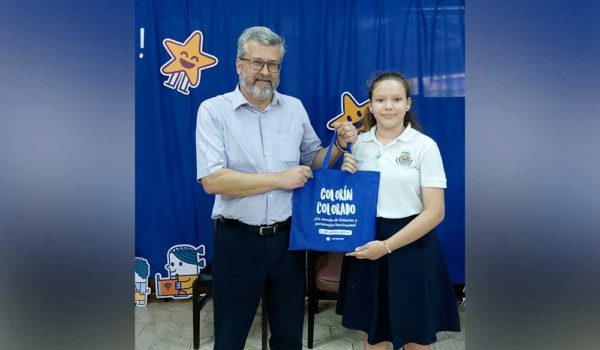 Embajador de la UE convivió con estudiantes de Managua en actividad cultural de la iniciativa “Cuéntame Europa”