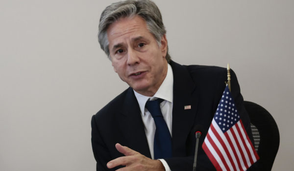 Biden envía una comitiva para negociar nuevas medidas migratorias con López Obrador