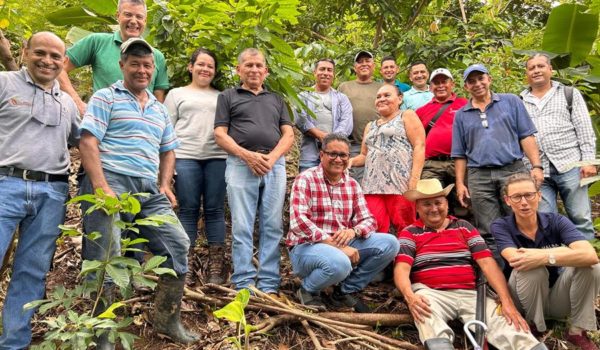 Proyecto apoyará a productores de cacao de Honduras a exportar frutas deshidratadas