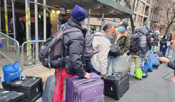 Nueva York adeuda 130 millones de dólares a los hoteles donde la ciudad alojó a inmigrantes