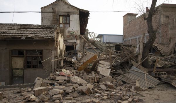 Sube a 135 el número de muertos por el terremoto en China y doce personas siguen desaparecidas