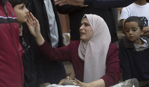 Israel ataca 200 objetivos de Hamás en Gaza, donde han muerto más de 100 personas