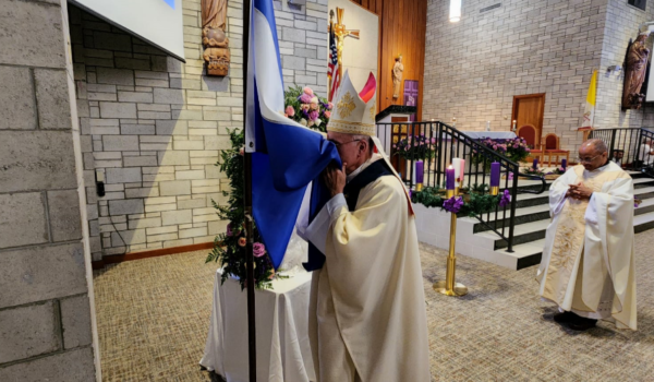 Monseñor Báez: «Ha sido emocionante ver la imagen de la Purísima junto a nuestra bandera»