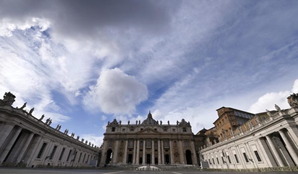 El Vaticano acepta la bendición de parejas homosexuales sin considerarlas matrimonio