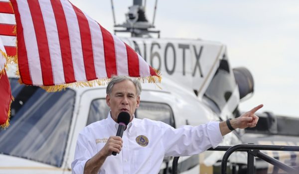El gobernador de Texas firmará su dura ley migratoria, que vaticina una difícil batalla legal