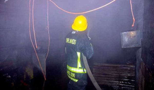 Varilla de cohete causa incendio en Managua y familia queda a la intemperie