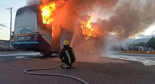 Bus se incendia en Sébaco y los pasajeros no lograron sacar sus maletas