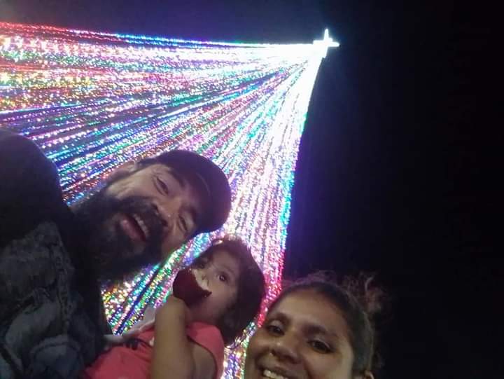 De izquierda a derecha David Ortiz Flores, su hija Myriam Ortiz Morales y su esposa Myriam Morales Flores. LA PRENSA/ Cortesía.
